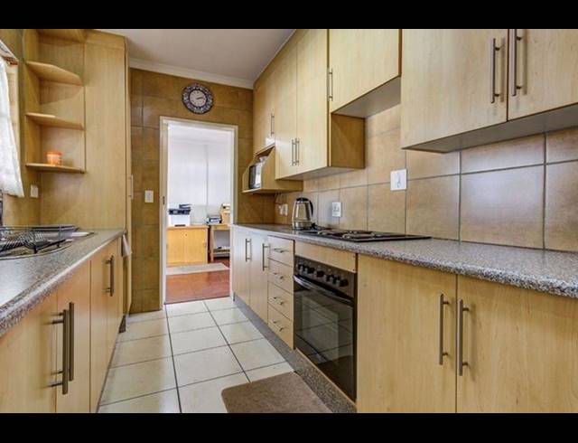 3 BEDROOM HOUSE FOR SALE IN VAN RIEBEECK PARK